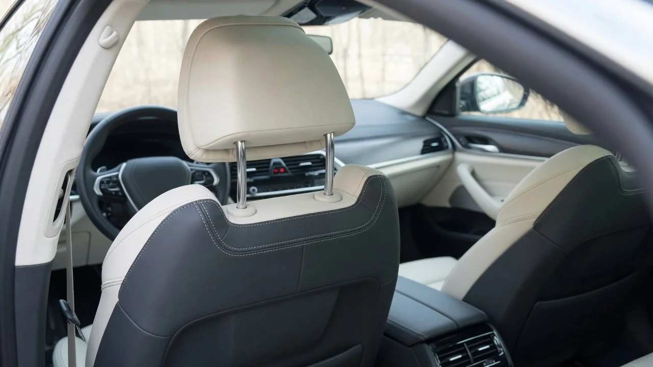 What Are Floating Headrests in Car Design? · Sparrowcar