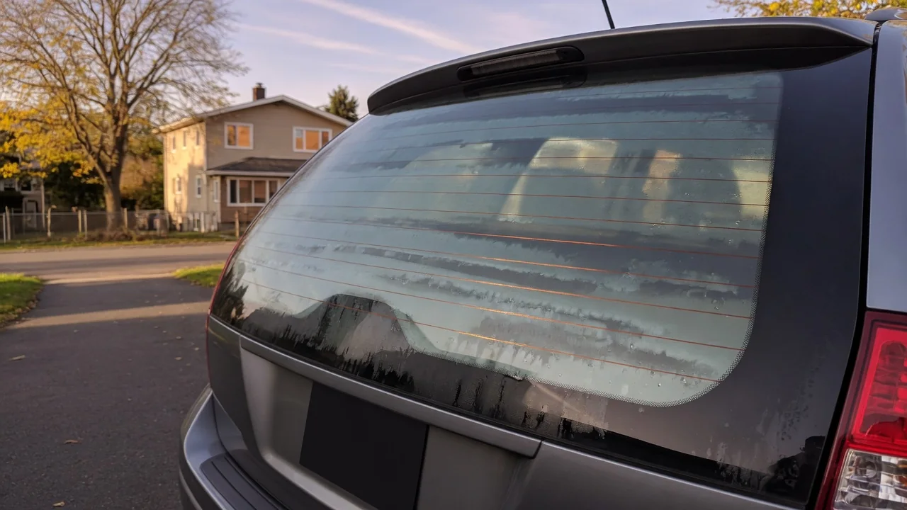 Automotive scene illustrating Why Does Rear Glass Heat Unevenly