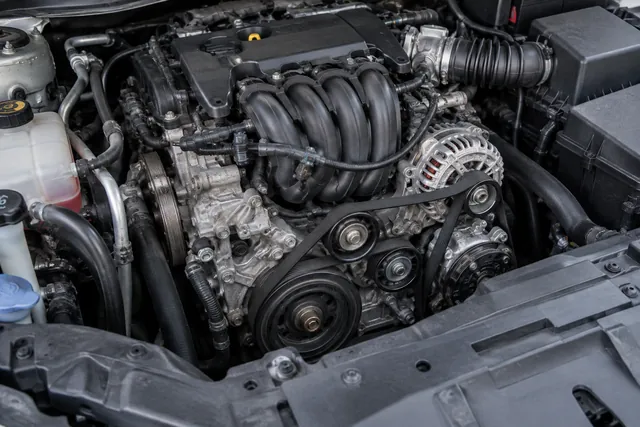 Illustration of a Ford Fusion four-cylinder accessory belt and pulleys with the engine off