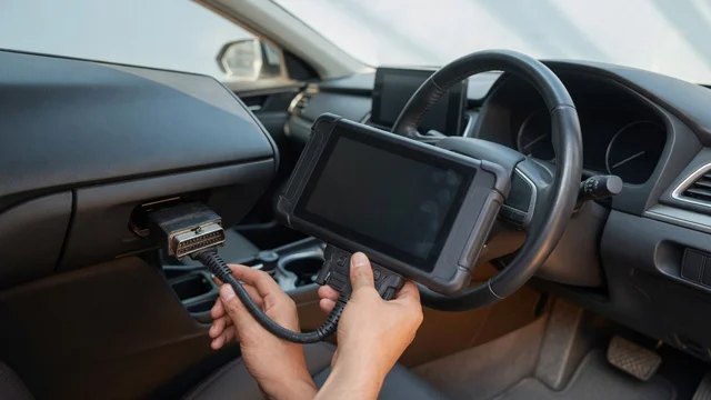 Best Bidirectional OBD2 Scanners: Choosing a Tool for Active Tests