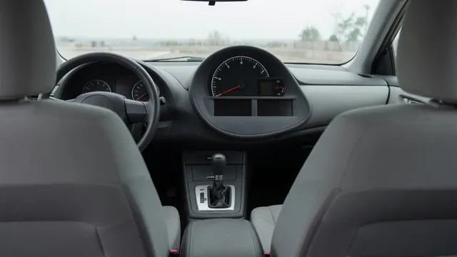 Dashboard tachometer and automatic gear selector illustrating a transmission slipping symptom