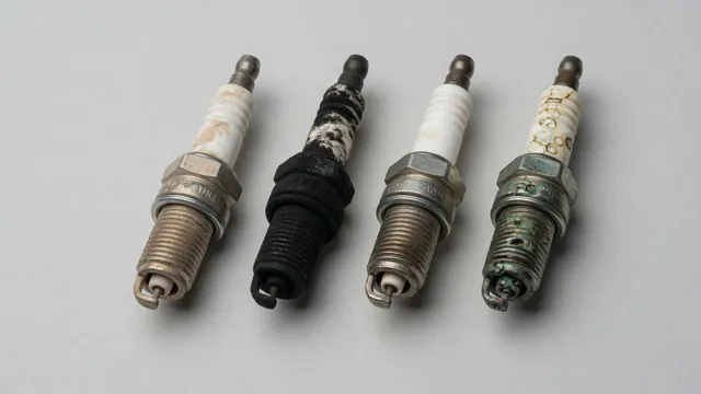 Illustrated spark plug firing ends showing light deposits, black soot, electrode wear, and heat damage.
