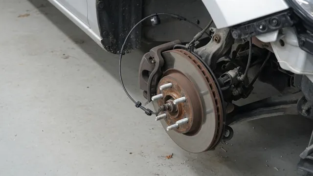 Front wheel area with a wheel speed sensor lead routed near the hub and brake assembly