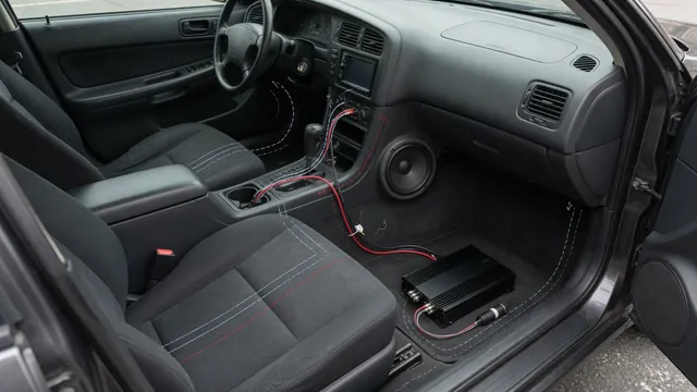 Car dashboard and speaker with labeled paths for audio signal, power, and electrical interference