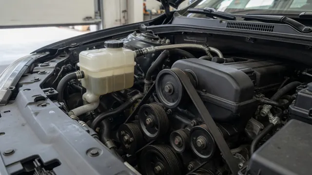Hydraulic power steering pump, reservoir, and belt in a parked vehicle with the engine off