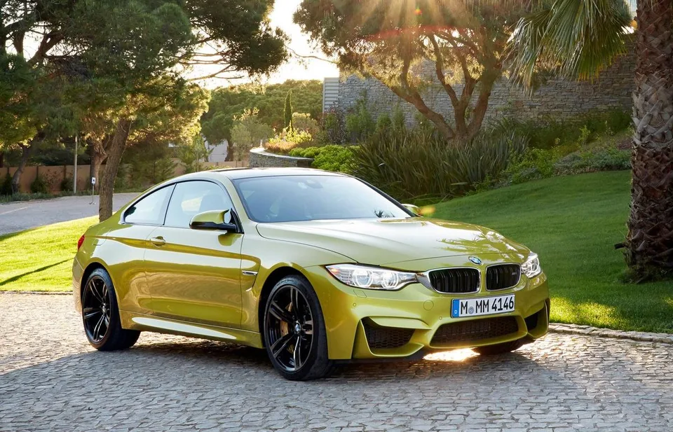 BMW M4, generation photo