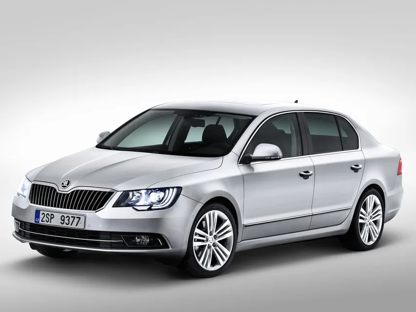 Superb 2 generation, restyling