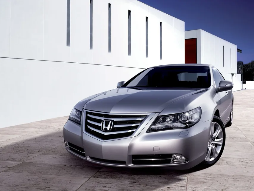 Legend 4 generation, restyling