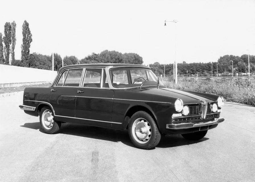 Alfa Romeo 2600, generation photo