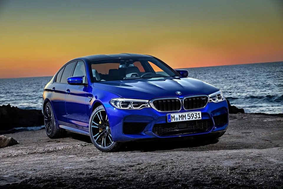 BMW M5, generation photo