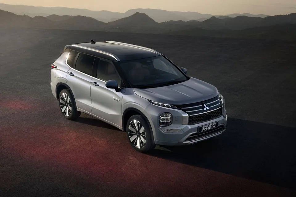 Outlander 4 generation, restyling 1