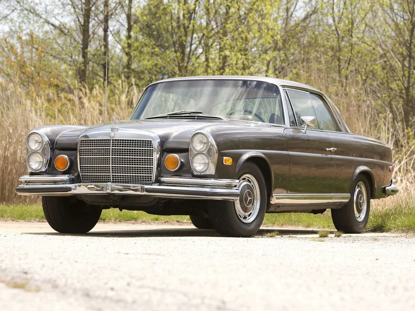 Mercedes W111, generation photo
