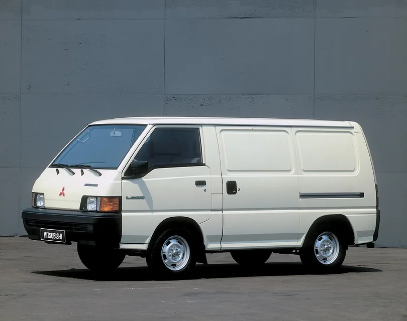 Mitsubishi L300, generation photo