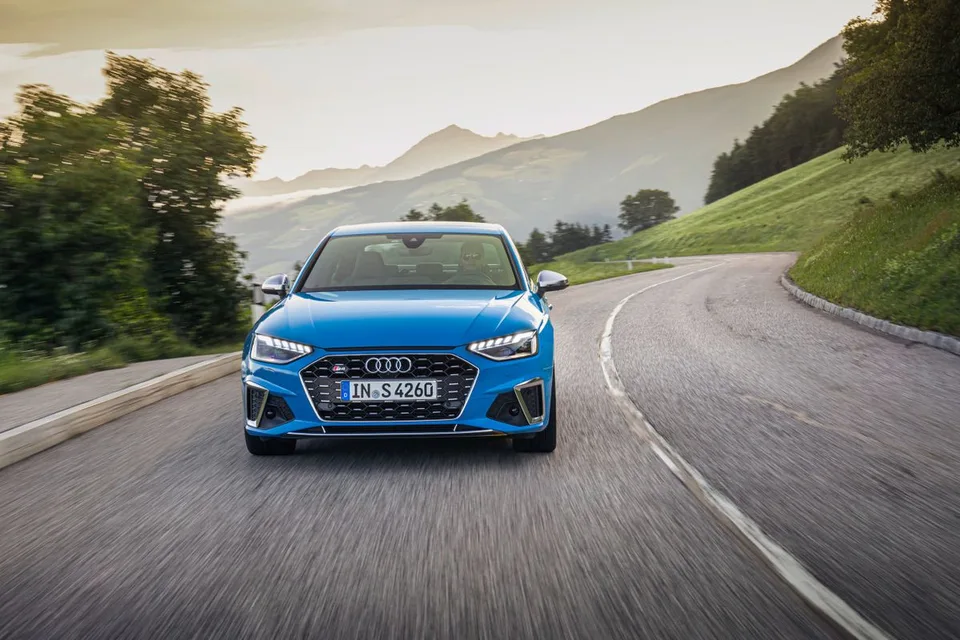 Audi S4, generation photo
