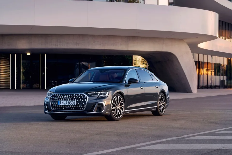 Audi A8, generation photo