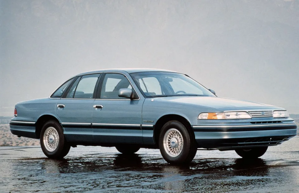 Ford Crown Victoria, generation photo