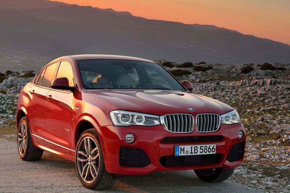 BMW X4, generation photo
