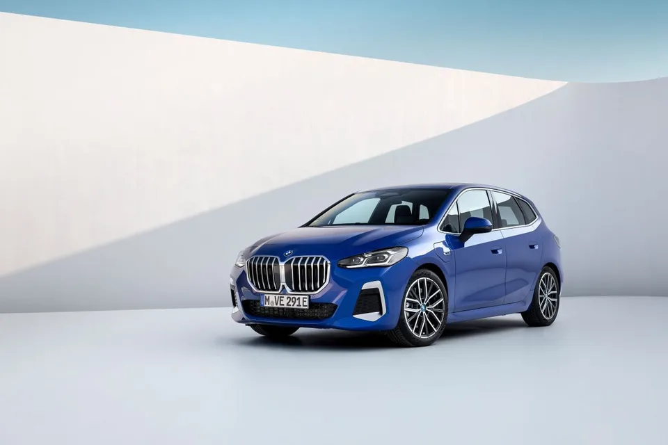 BMW 2 series Active Tourer, generation photo