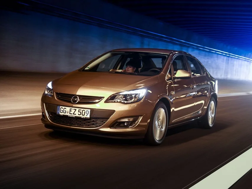 Astra 4 generation, restyling