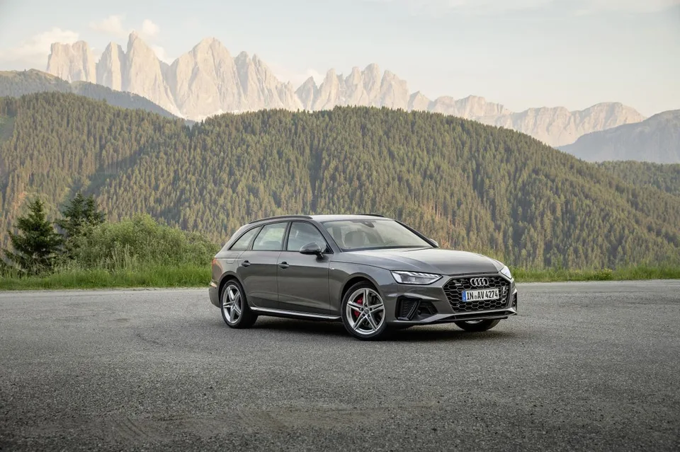 Audi A4, generation photo
