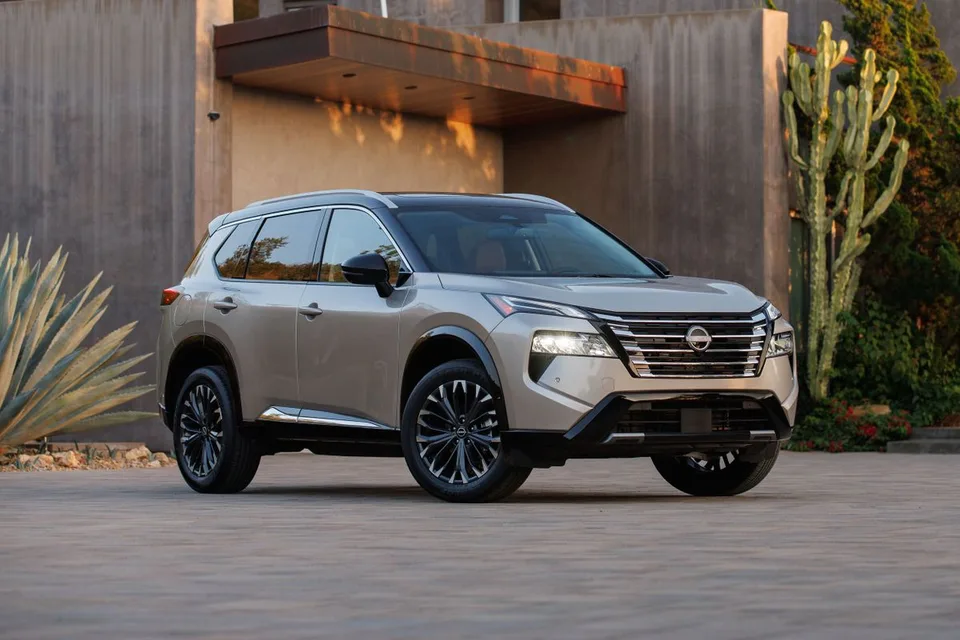 Rogue 3 generation, restyling 1