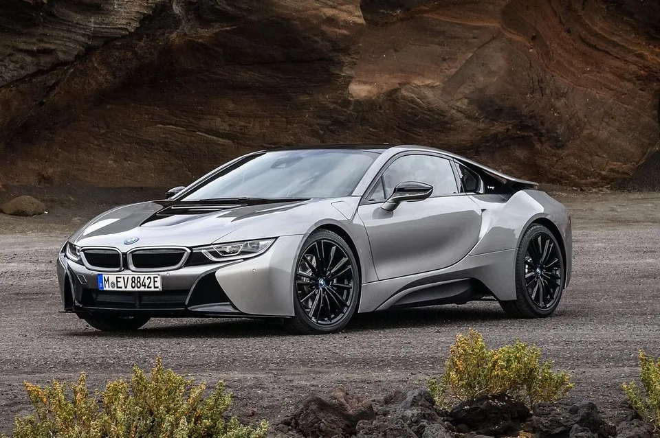 i8 1 generation, restyling