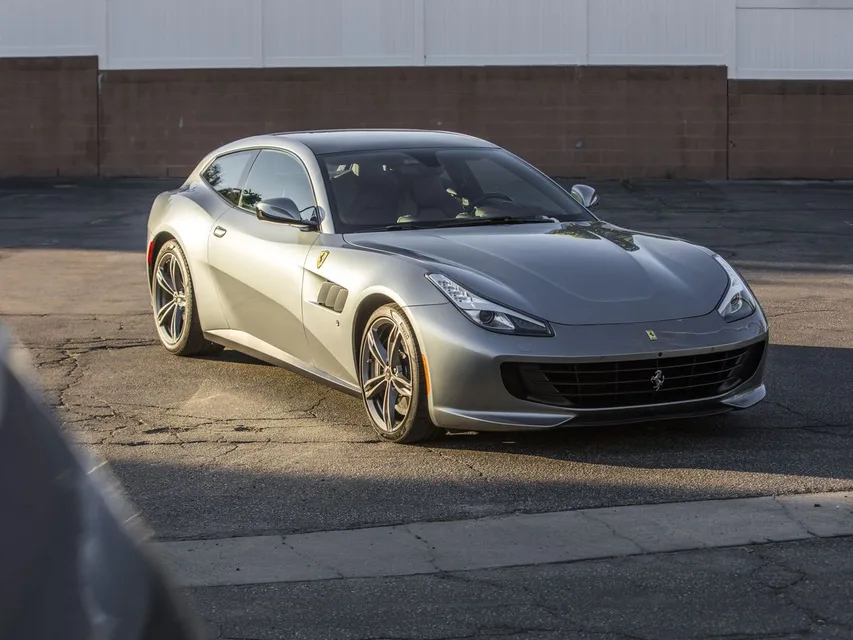 Ferrari GTC4 Lusso, generation photo