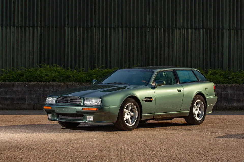 Aston Martin Virage, generation photo
