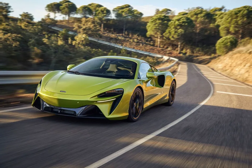 McLaren Artura, generation photo