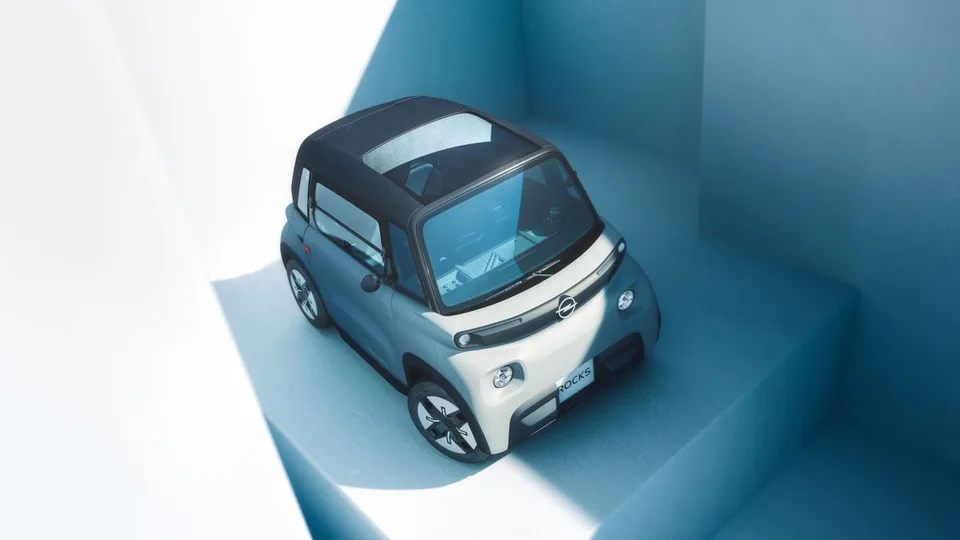 Rocks-e 1 generation, restyling