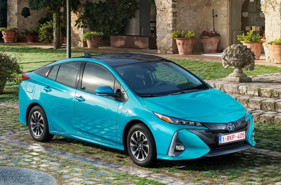Toyota Prius Plug-In, generation photo