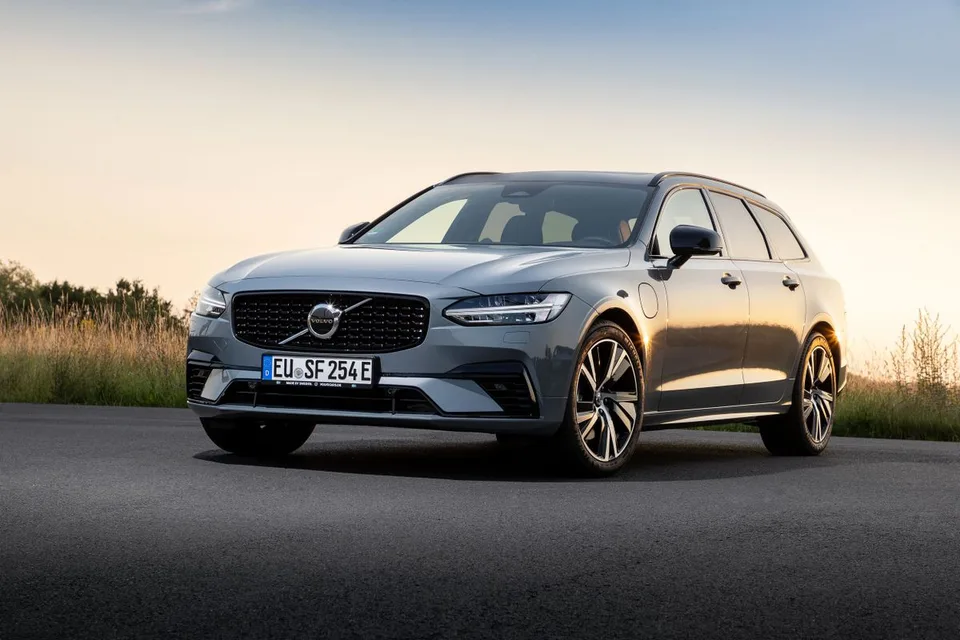 Volvo V90, generation photo