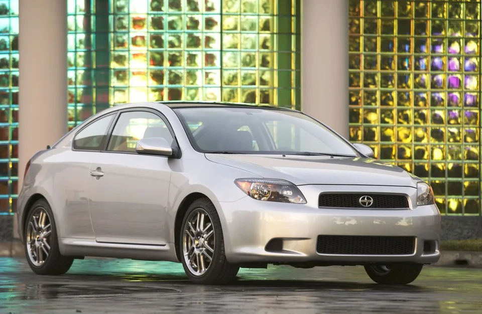 Scion tC, generation photo