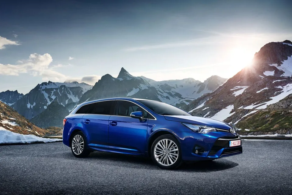 Toyota Avensis, generation photo