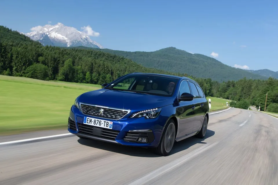 Peugeot 308, generation photo