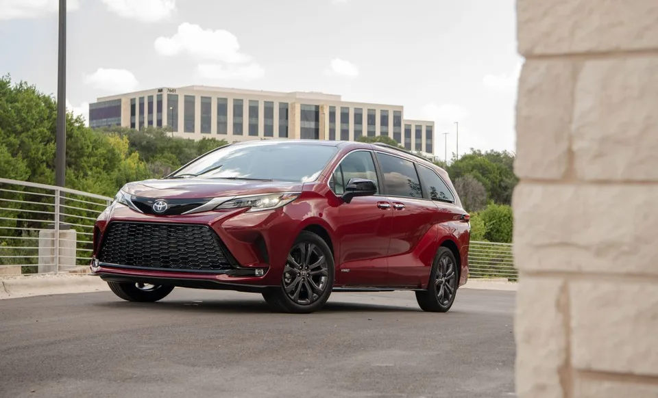 Toyota Sienna, generation photo