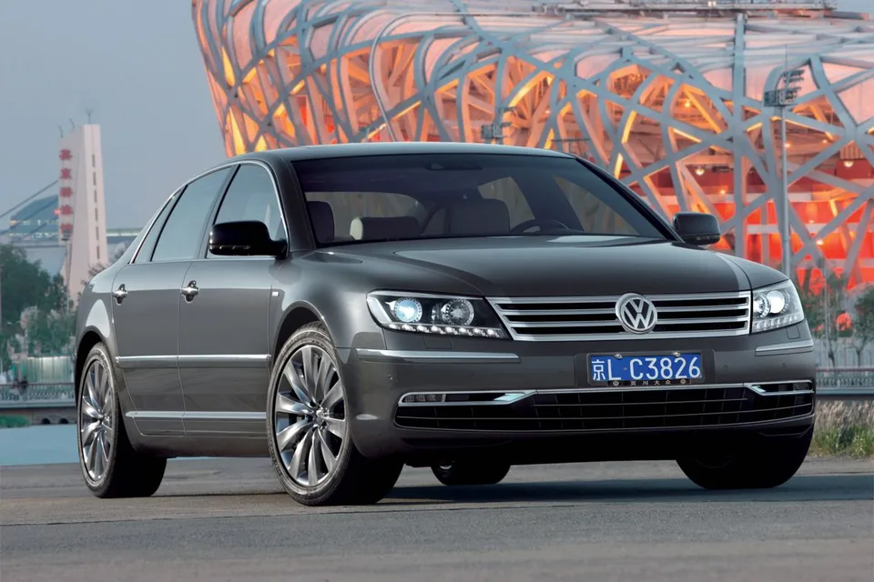Volkswagen Phaeton, generation photo