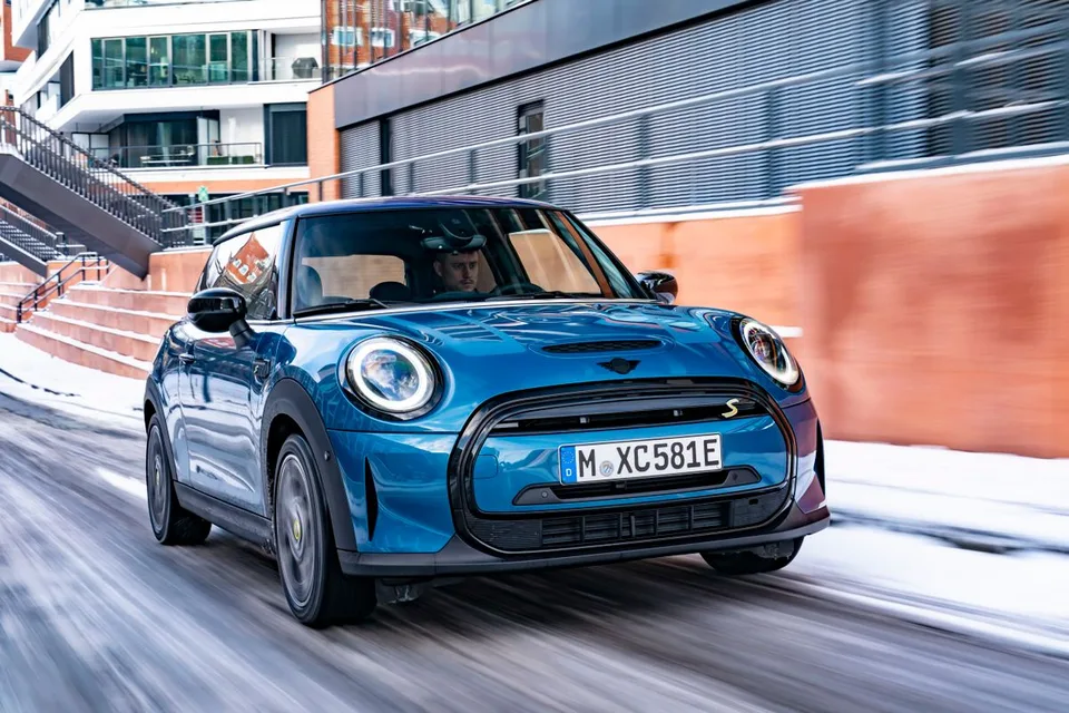 Cooper 3 generation, restyling 2