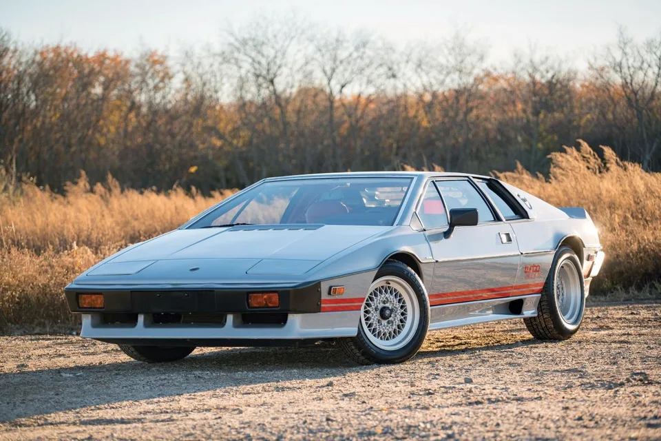 Lotus Esprit, generation photo