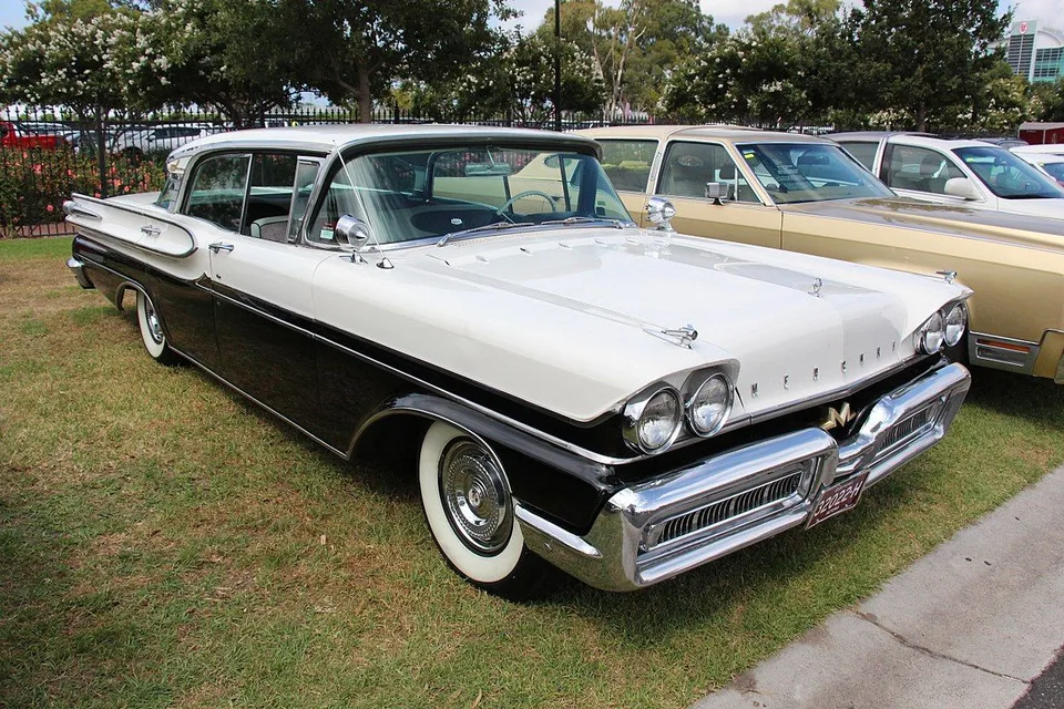 Mercury Monterey, generation photo