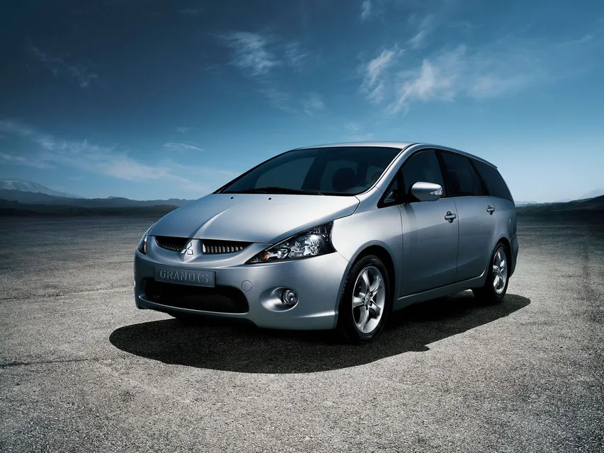 Mitsubishi Grandis, generation photo