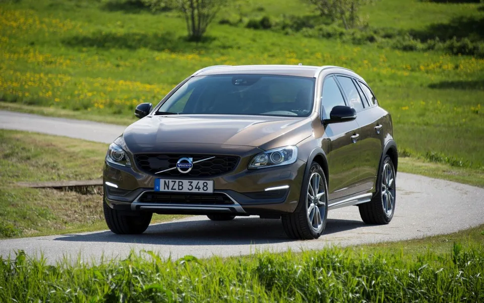 V60 Cross Country 1 generation