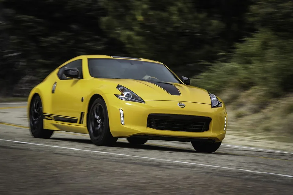 370Z 1 generation, restyling