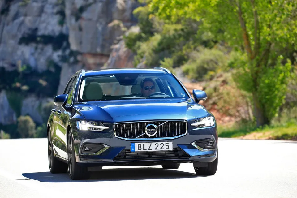 Volvo V60, generation photo
