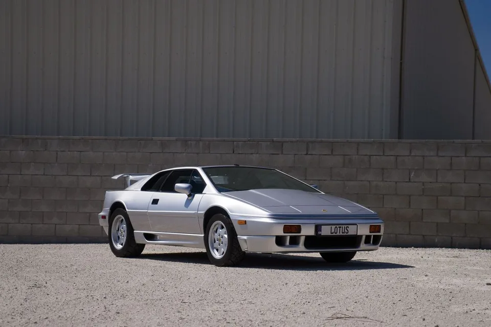 Lotus Esprit, generation photo