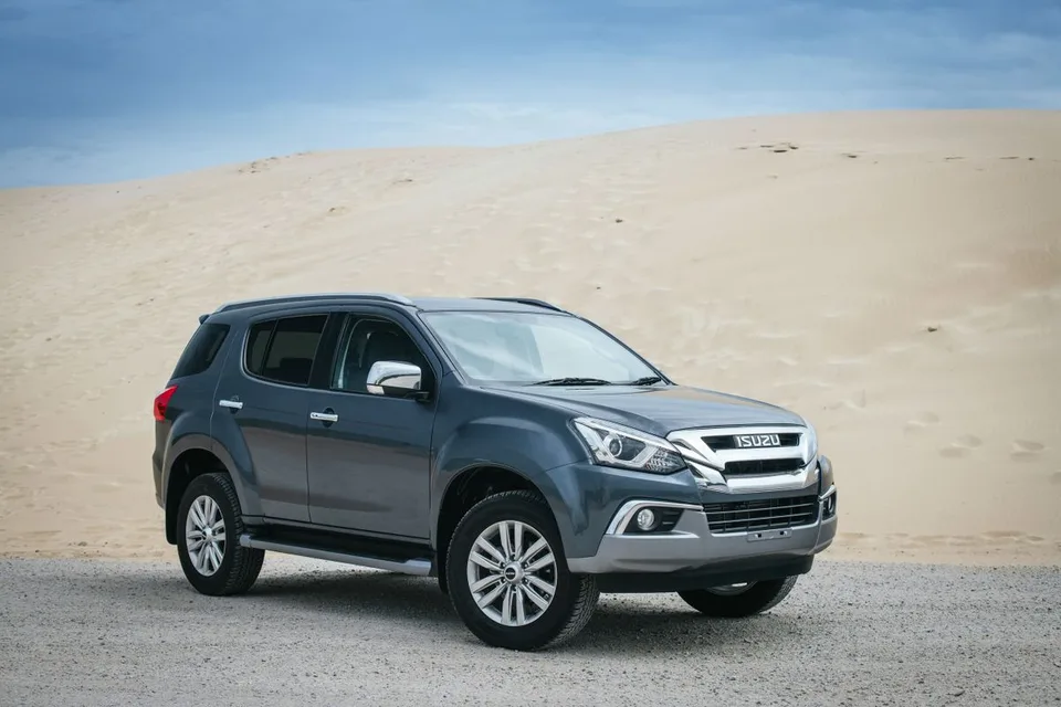 Isuzu MU-X, generation photo