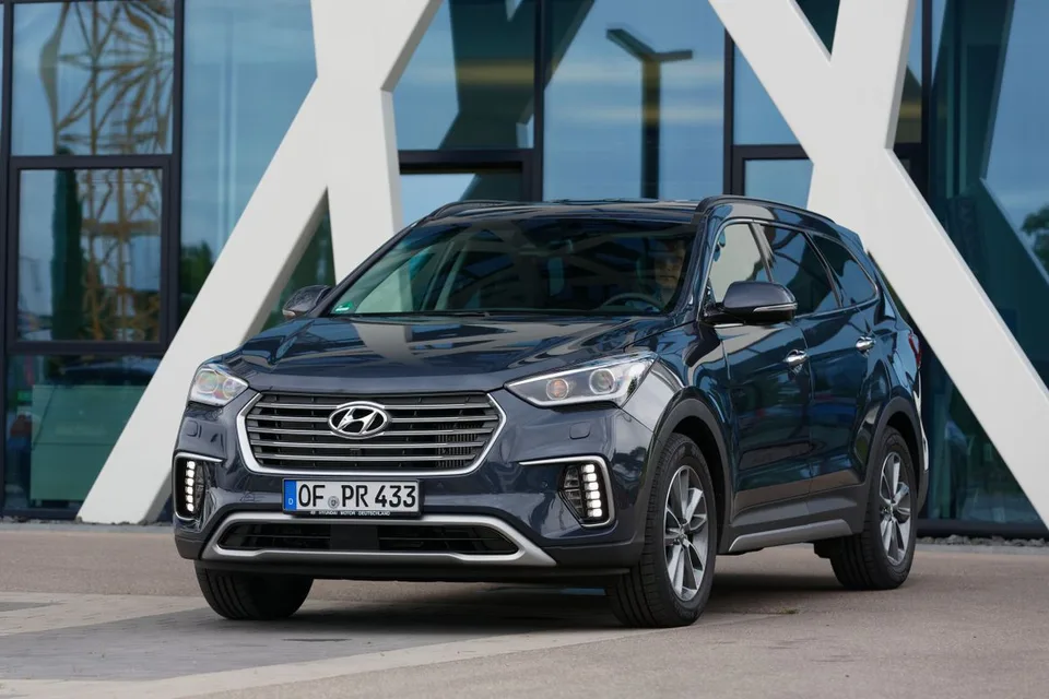 Grand Santa Fe 1 generation, restyling