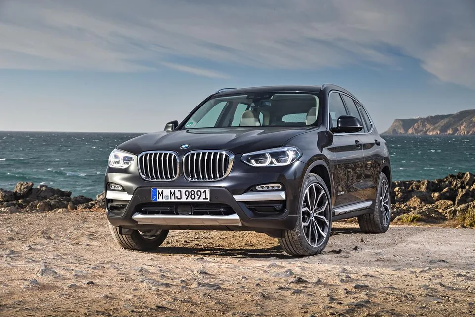BMW X3, generation photo
