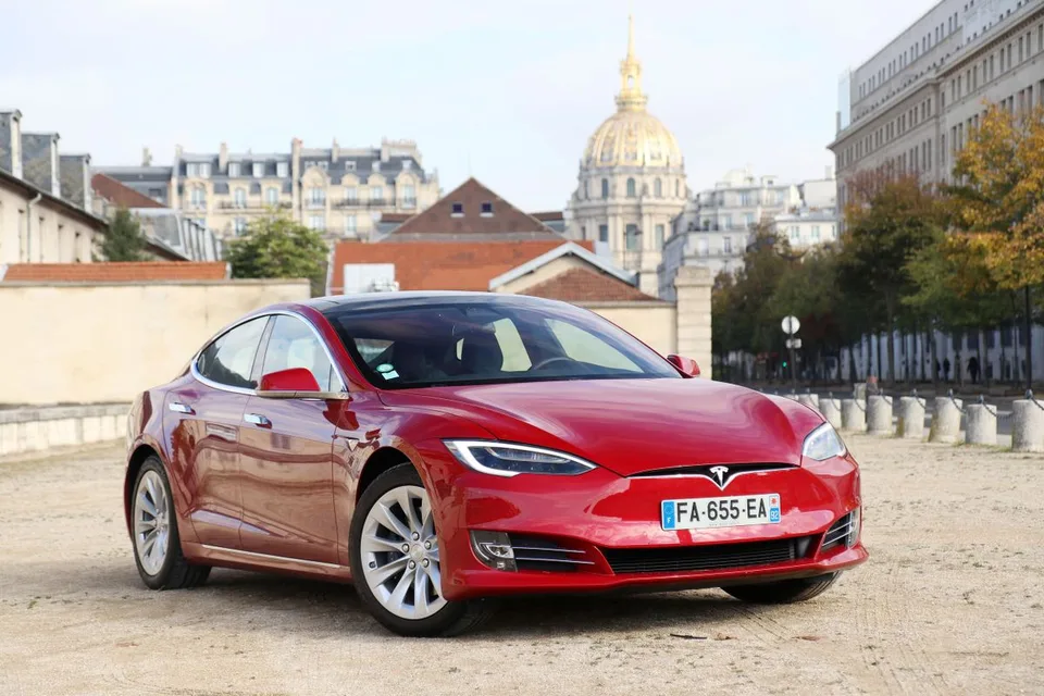 Model S 1 generation, restyling