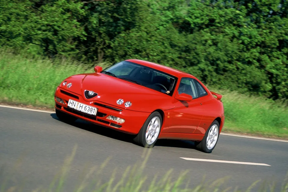 Alfa Romeo GTV, generation photo